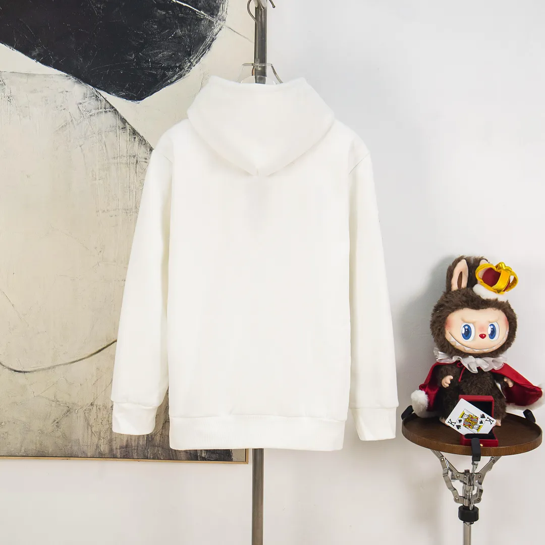 P320 zp version [exclusive supply] Ralph Lauren/Ralph Lauren 2025FW new autumn and winter Big Pony 20th anniversary badge embroidered open-chest deconstructed hooded fleece sweatshirt 100% restoration of 380 grams of 100% pure cotton heavy-grained cloud velvet ✅ Deconstruction restoration Correct version Three-layer hidden partial tube placket ✅ Reactive dyeing D65 raw cotton double herringbone belt Wide and narrow partitions ✅ Reject overlay Single color single version Precision embroidery ✅ RL/25 new autumn and winter product 20th commemorative badge embroidered Malaysian sweatshirt. Deconstructed half-chest to distinguish the regular classic version. High-end and outstanding. Built-in contrasting reactive dyeing D65 raw cotton double herringbone belt. Cloud-like heavy fleece bottom with autumn and winter attributes. Really comfortable. Cloud-like comfort. Loose fit. Two colors are available. Can be made for couples. Highly recommended. Color: blue and white. Size: S M L XL No.: WW10953